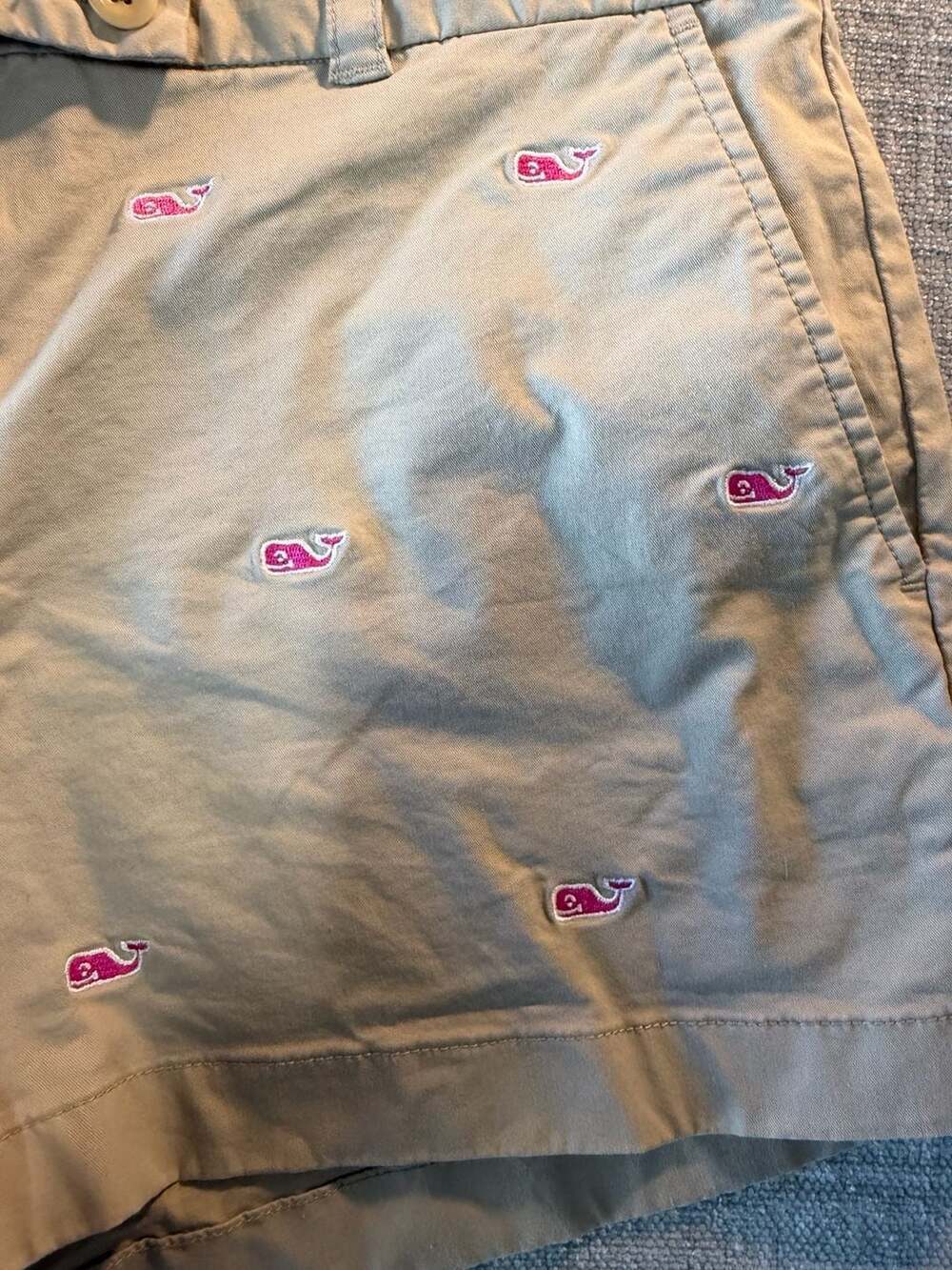 Vineyard Vines Khaki Whale Embroidered Shorts Size 6 - Picture 2 of 6